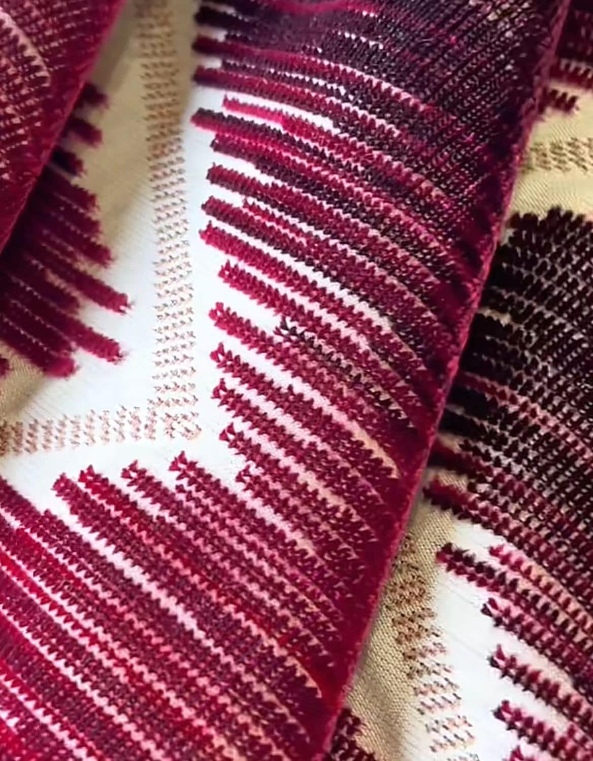 JBL Ardchaighdeáin Jacqurard Velvet Fabraic Faisean Bailiúchán Nua Línte Interlaced Patrún Stíl Morden Jacquard Velvet le haghaidh Tolg